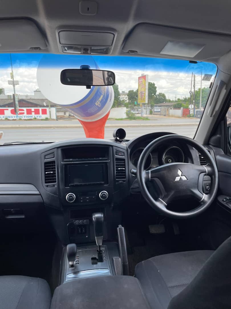 2011 MITSUBISHI PAJERO SUV Pearl - Side View